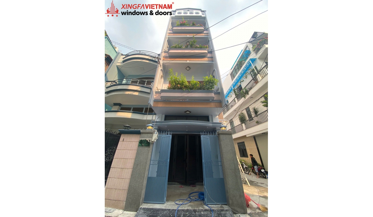 Hoàn thành lắp đặt công trình cửa nhôm Xingfa lá xách lam Louver cho cô Thanh tại Tân Bình, TP.HCM