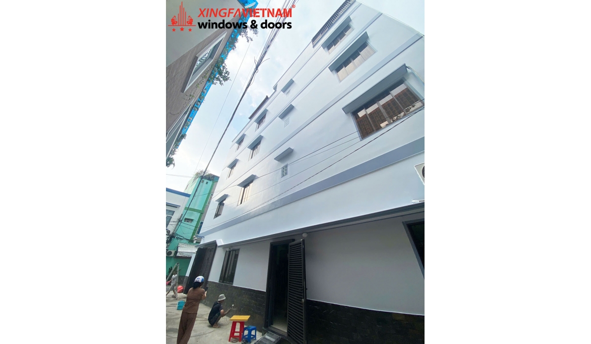 Hoàn thành lắp đặt công trình cửa nhôm Xingfa lá xách lam Louver cho cô Thanh tại Tân Bình, TP.HCM